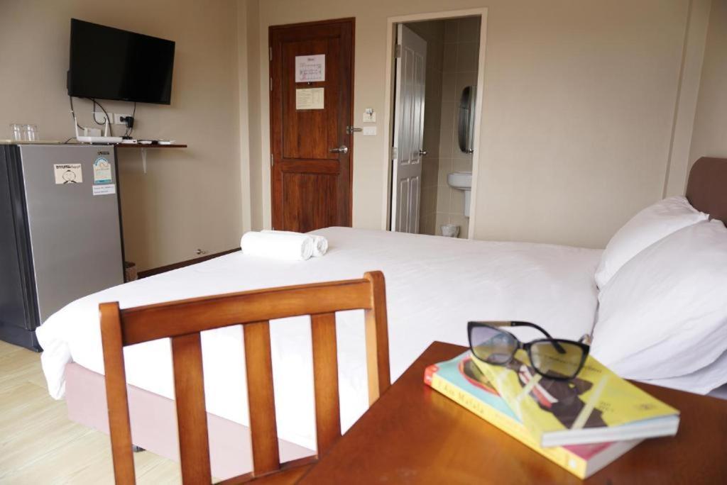 Chompu Nakarin Apartment Trang Ngoại thất bức ảnh