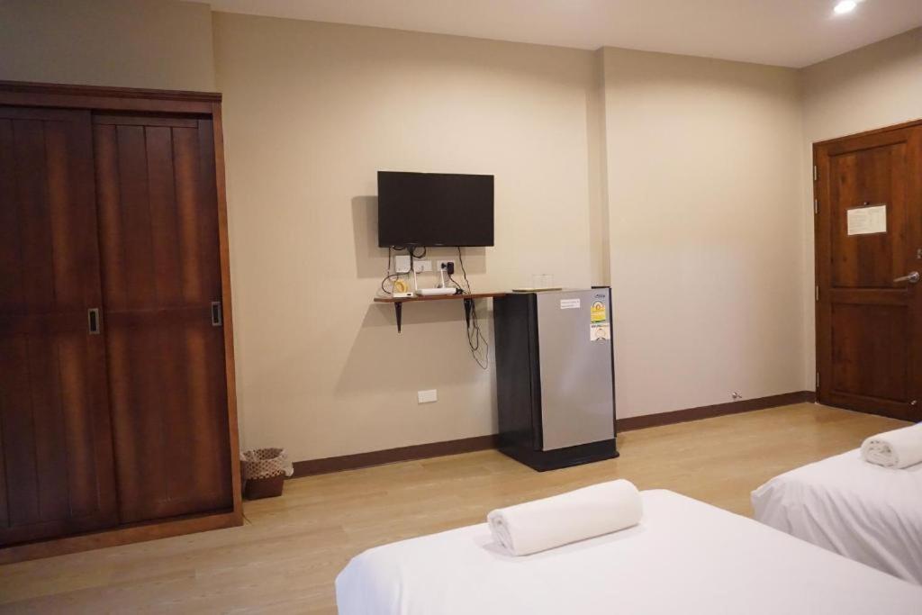 Chompu Nakarin Apartment Trang Ngoại thất bức ảnh