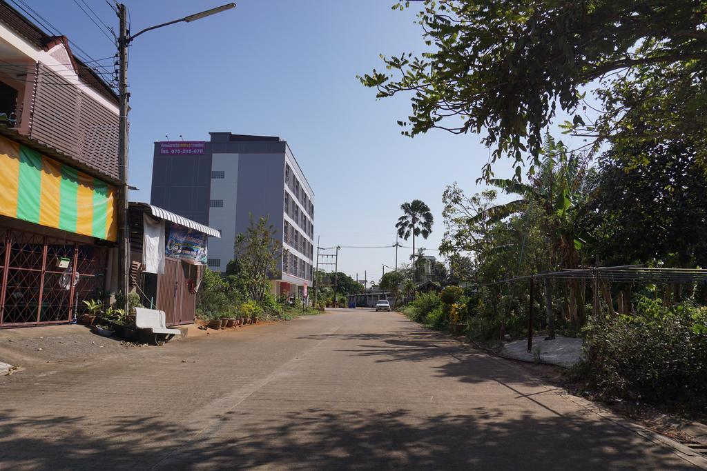 Chompu Nakarin Apartment Trang Ngoại thất bức ảnh