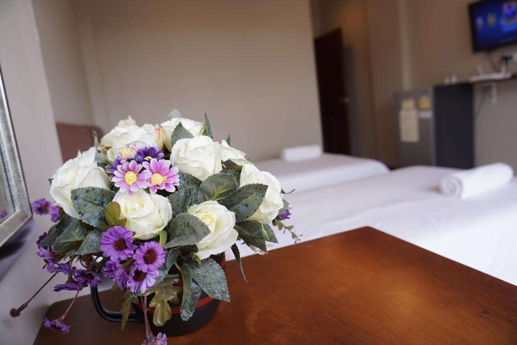 Chompu Nakarin Apartment Trang Ngoại thất bức ảnh